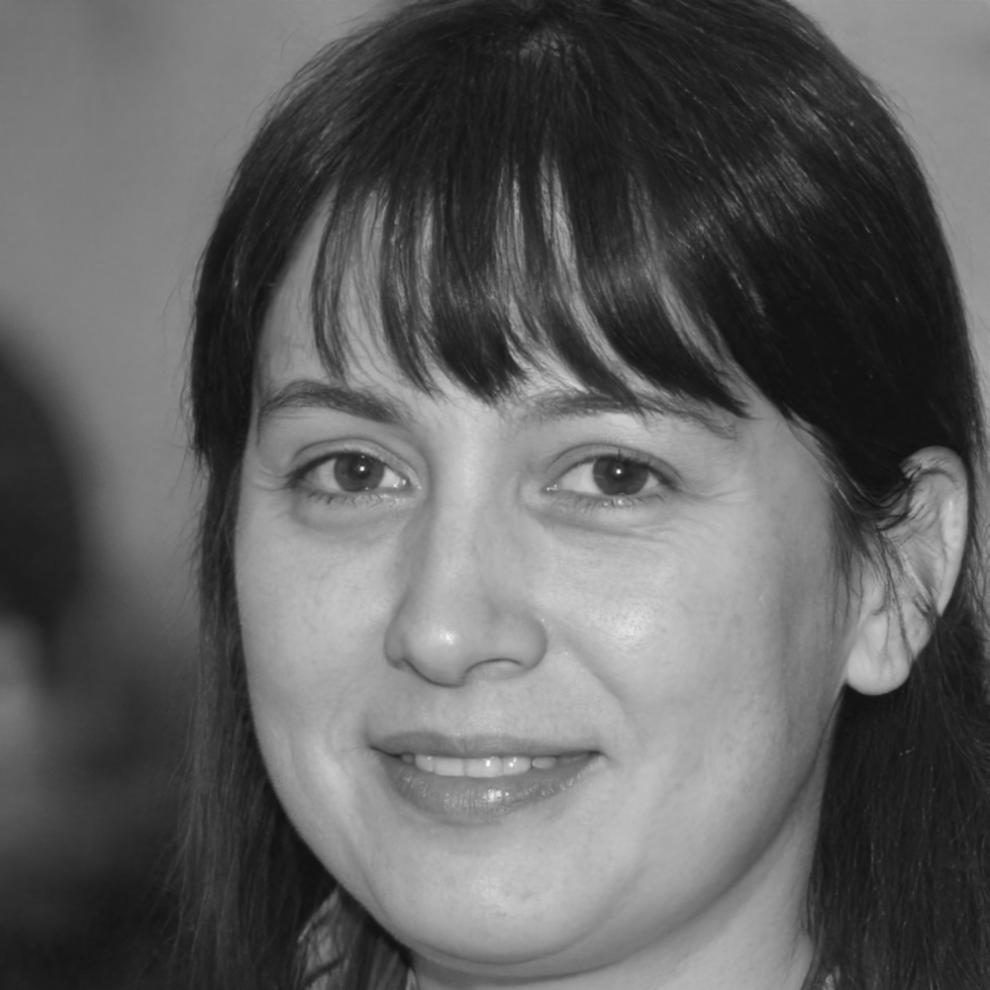 Esperanza Valdés, Directora de Estrategia Financiera en mironrion